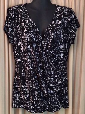 Beautiful Apt. 9 Wrap Around XL Blouse